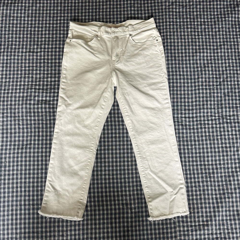 Levi’s cropped white jeans